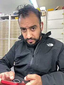 leonardohot1987 online show from April 8, 2026, 5:46 pm