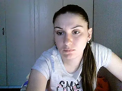 Snapshot of Yuliia30 chatting on December 14, 2025, 12:10 pm Yuliia30 online show from December 14, 2025, 12:10 pm