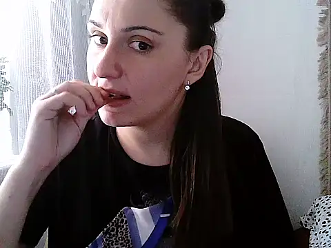 Snapshot of Yuliia30 chatting on December 18, 2025, 11:27 am Yuliia30 online show from December 18, 2025, 11:27 am