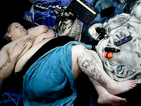 Snapshot of BBC_Dominates_BBW chatting on January 22, 2025, 2:59 am BBC Dominates BBW online show from January 22, 2025, 2:59 am