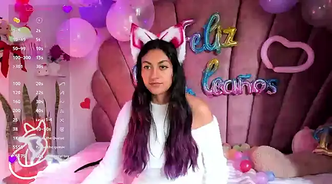 Snapshot of sweetfoxy_17 chatting on February 18, 2025, 3:54 pm sweetfoxy 17 online show from February 18, 2025, 3:54 pm