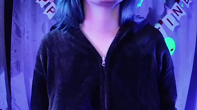 Kimlennox  online show from February 8, 2026, 11:41 pm