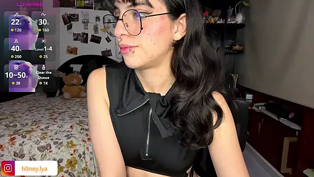 B0nnie H0ney online show from July 4, 2026, 1:34 am