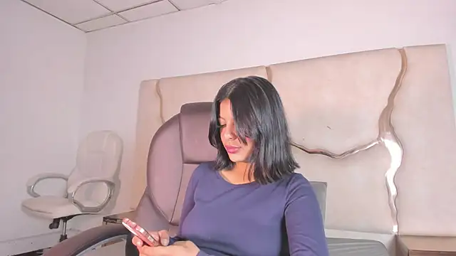 Snapshot of Salmaportman69 chatting on May 13, 2026, 2:31 am Salmaportman69 online show from May 13, 2026, 2:31 am