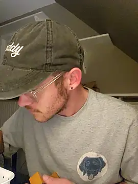 Snapshot of SoxxyNsh chatting on December 18, 2025, 1:55 am SoxxyNsh online show from December 18, 2025, 1:55 am