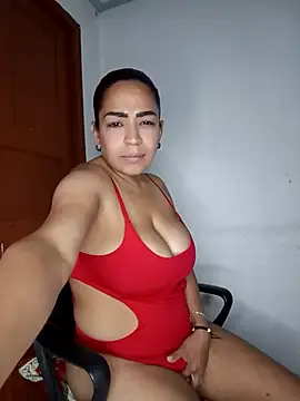 CarolinePolsen online show from November 29, 2025, 7:17 pm