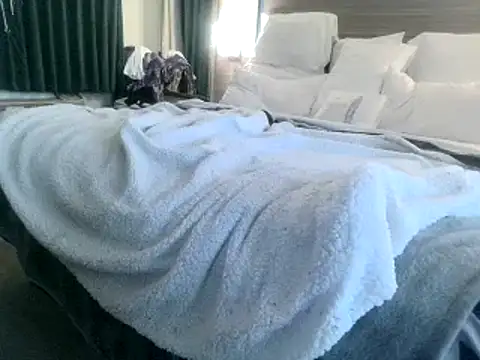 Snapshot of AQuickPhyx chatting on February 4, 2025, 3:00 am AQuickPhyx online show from February 4, 2025, 3:00 am