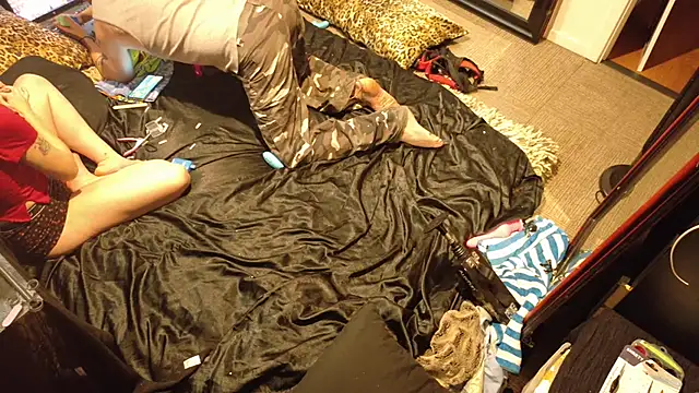 Snapshot of AQuickPhyx chatting on April 3, 2026, 7:39 am AQuickPhyx online show from April 3, 2026, 7:39 am