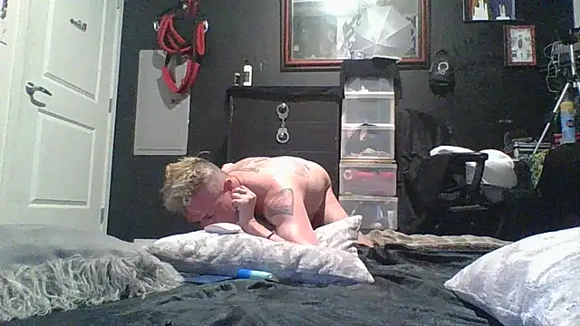 Snapshot of AQuickPhyx chatting on April 18, 2026, 6:39 am AQuickPhyx online show from April 18, 2026, 6:39 am