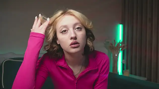 milasmiu online show from February 12, 2025, 3:05 pm