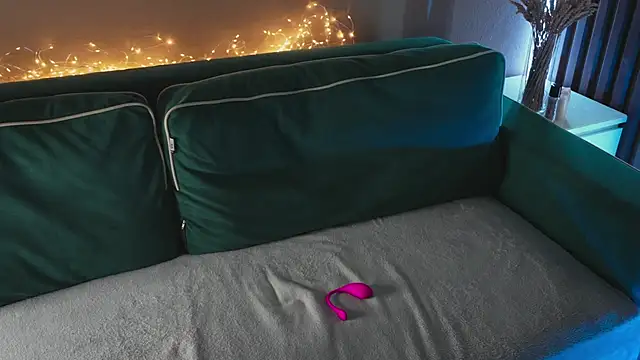 milasmiu online show from February 18, 2025, 7:09 pm