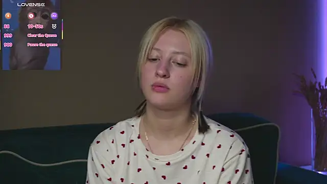 milasmiu online show from March 9, 2025, 11:35 pm