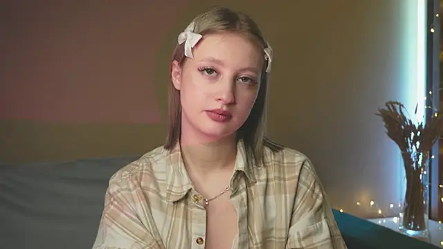 milasmiu online show from March 21, 2025, 5:02 pm