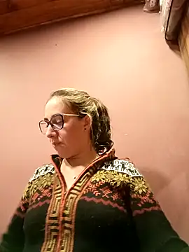 CHARLOTTE 1711 online show from April 28, 2026, 2:49 am