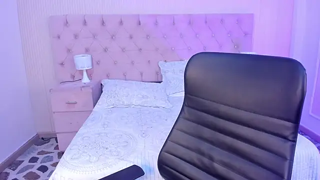 BellaaStorm online show from November 11, 2025, 8:42 pm