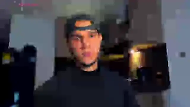 Snapshot of austinoficial chatting on April 21, 2026, 11:07 pm austinoficial online show from April 21, 2026, 11:07 pm