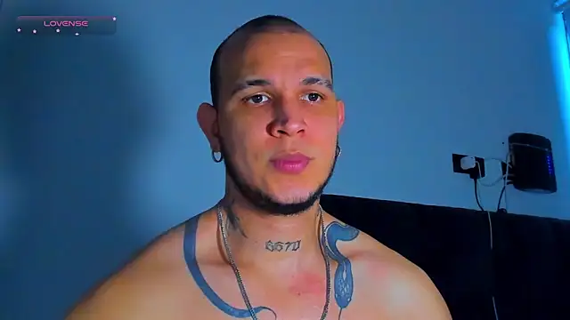 Snapshot of austinoficial chatting on May 20, 2026, 9:10 pm austinoficial online show from May 20, 2026, 9:10 pm