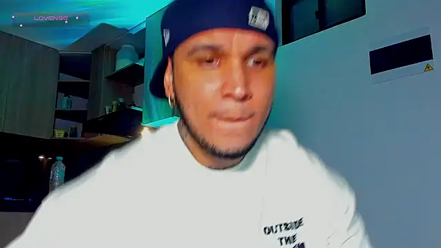 Snapshot of austinoficial chatting on May 27, 2026, 2:41 am austinoficial online show from May 27, 2026, 2:41 am