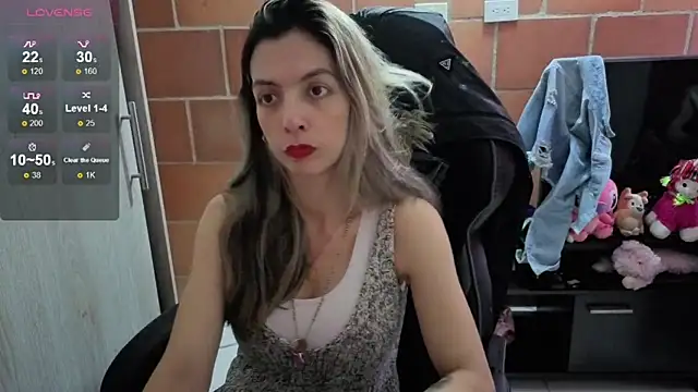 Princezzlove3 online show from October 8, 2025, 8:39 pm