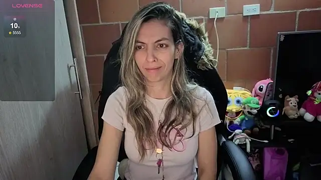 Princezzlove3 online show from October 18, 2025, 12:13 am