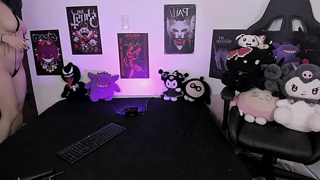 raven  white1 online show from March 25, 2026, 8:15 pm