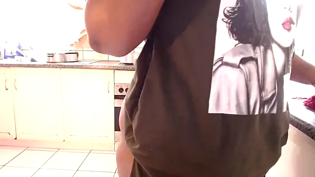 omalicha98 online show from November 14, 2025, 7:18 am