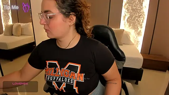 lilly ass  online show from April 4, 2026, 12:46 pm