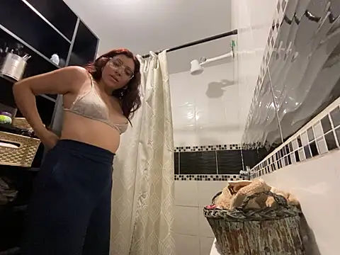 Snapshot of MartinaSooler chatting on February 21, 2025, 12:05 am MartinaSooler online show from February 21, 2025, 12:05 am