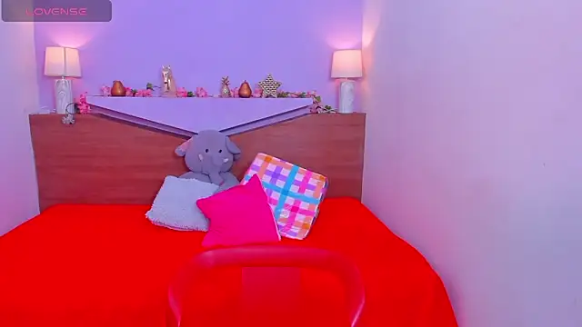 ScarletEmber3 online show from March 4, 2025, 4:06 am