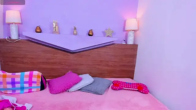 ScarletEmber3 online show from October 5, 2025, 5:06 am