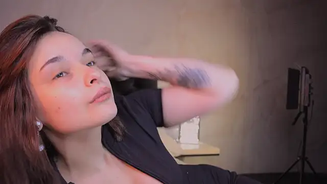 Bella Alita online show from October 3, 2025, 8:28 pm