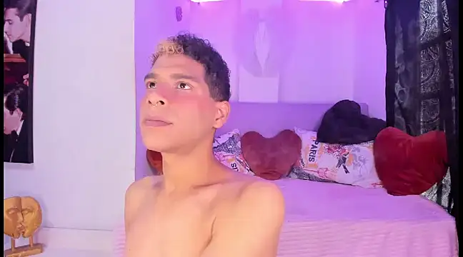 Snapshot of Ethan_Boyy chatting on February 12, 2025, 5:05 pm Ethan Boyy online show from February 12, 2025, 5:05 pm