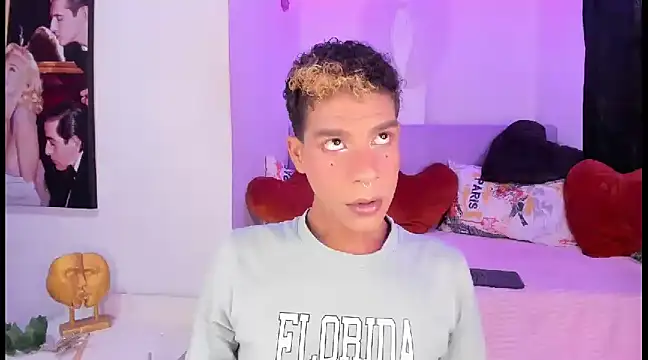 Snapshot of Ethan_Boyy chatting on February 12, 2025, 9:22 pm Ethan Boyy online show from February 12, 2025, 9:22 pm