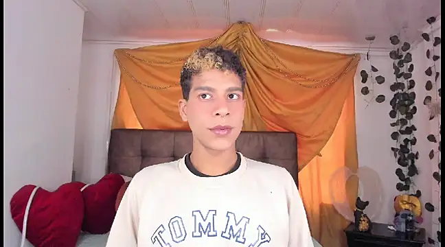 Snapshot of Ethan_Boyy chatting on March 22, 2025, 9:31 pm Ethan Boyy online show from March 22, 2025, 9:31 pm