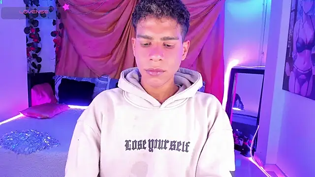 Snapshot of Ethan_Boyy chatting on October 29, 2025, 11:17 pm Ethan Boyy online show from October 29, 2025, 11:17 pm