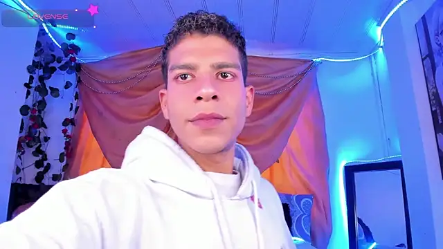 Snapshot of Ethan_Boyy chatting on November 6, 2025, 9:26 pm Ethan Boyy online show from November 6, 2025, 9:26 pm