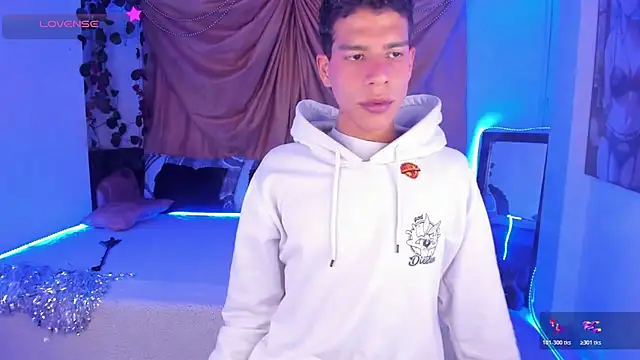 Snapshot of Ethan_Boyy chatting on November 8, 2025, 10:30 pm Ethan Boyy online show from November 8, 2025, 10:30 pm