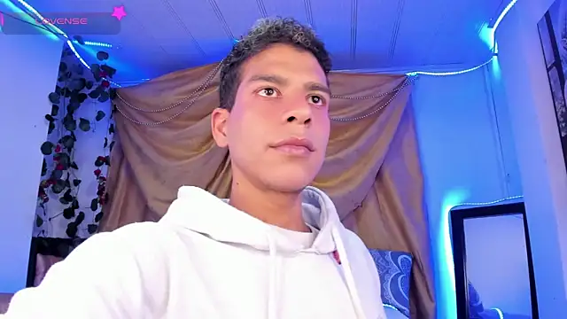 Snapshot of Ethan_Boyy chatting on November 10, 2025, 10:42 pm Ethan Boyy online show from November 10, 2025, 10:42 pm