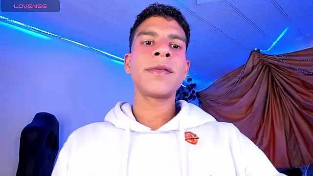 Snapshot of Ethan_Boyy chatting on November 24, 2025, 9:25 pm Ethan Boyy online show from November 24, 2025, 9:25 pm