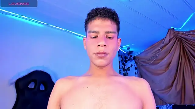 Snapshot of Ethan_Boyy chatting on November 28, 2025, 11:18 pm Ethan Boyy online show from November 28, 2025, 11:18 pm