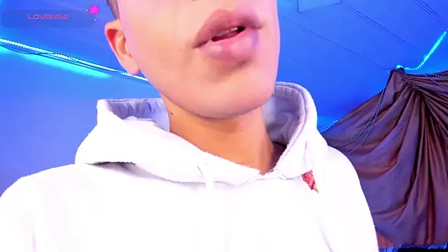 Snapshot of Ethan_Boyy chatting on November 29, 2025, 10:13 pm Ethan Boyy online show from November 29, 2025, 10:13 pm