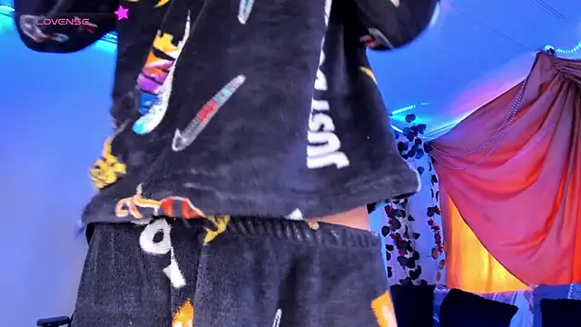 Snapshot of Ethan_Boyy chatting on December 1, 2025, 6:13 pm Ethan Boyy online show from December 1, 2025, 6:13 pm