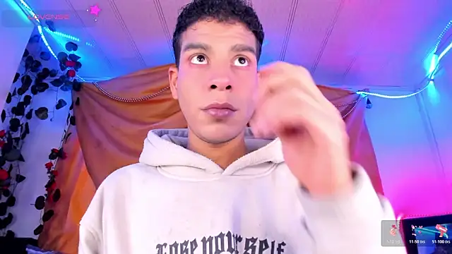 Snapshot of Ethan_Boyy chatting on December 13, 2025, 10:26 pm Ethan Boyy online show from December 13, 2025, 10:26 pm