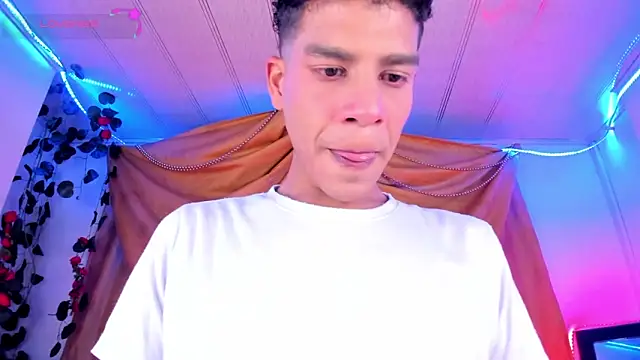 Snapshot of Ethan_Boyy chatting on December 17, 2025, 1:44 am Ethan Boyy online show from December 17, 2025, 1:44 am