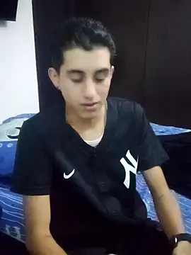 Latinos 2001 online show from January 17, 2025, 12:21 pm