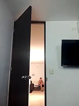 Latinos 2001 online show from January 18, 2025, 12:04 pm