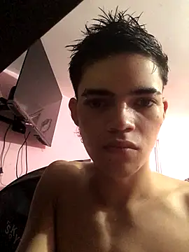 Latinos 2001 online show from October 28, 2025, 1:47 pm