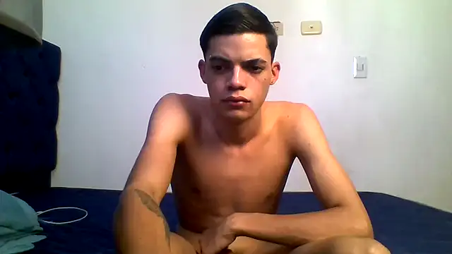 Snapshot of Latinos_2001 chatting on July 28, 2026, 6:20 pm Latinos 2001 online show from July 28, 2026, 6:20 pm