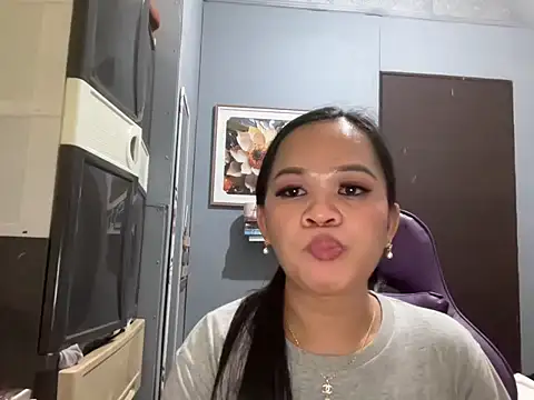 SophiaCourthaway online show from November 6, 2025, 10:54 pm