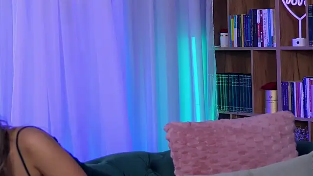 SarahPeach8 online show from October 27, 2025, 9:46 am